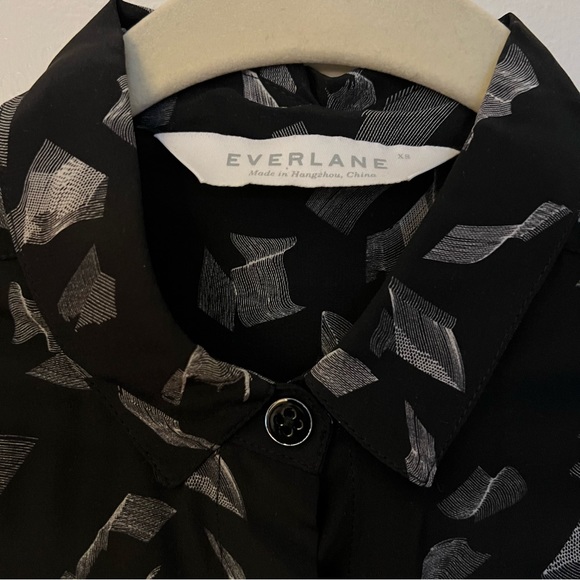 Everlane Satin Relaxed Shirt Pattern Button Up - Picture 4 of 5